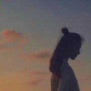 30张好看有意境的女生背影头像