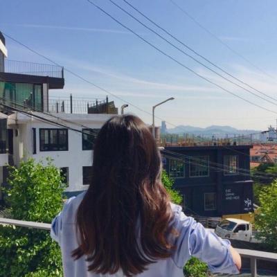qq头像女生背影长发